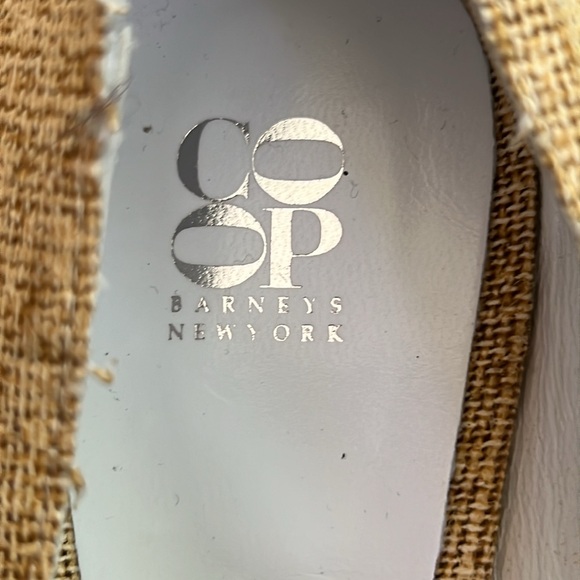 Barney’s NY Pointy Toe Linen Flats w/ Shells & Pearls - Picture 3 of 8